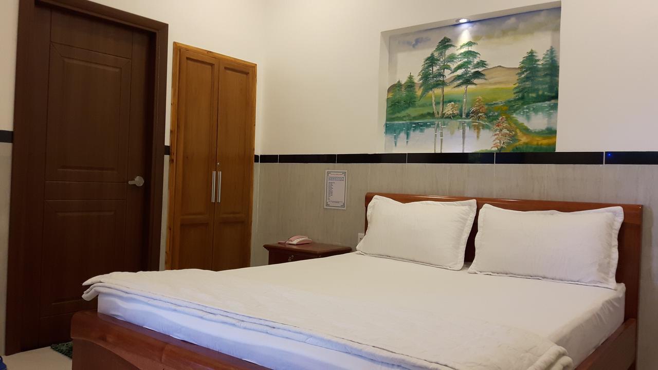 Motel Hoang Gia Long Khanh Exteriör bild